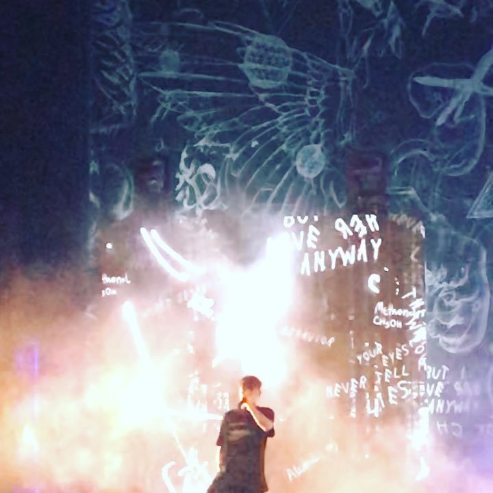 🔥🔥🔥Amazinggg to see my “Thoughts Paintings” visuals and 14meter long artwork for @lilkleine  #alleentour #lilkleine #josephklibansky #amsterdam