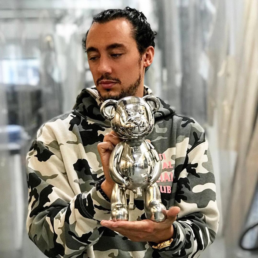 Finally..Finally.. The wait is over!!!🔥 I am very proud to announce the release of my first Limited Edition sculpture🐻. The first 100pieces will have a LARGER #pipi 🤣  this is not a joke!  The price is €3500 and it’s 30cm tall in solid, polished aluminium✨ For reservations please mail to info@josephklibansky.com and TAG someone that would like this❤️🎁❤️ #josephklibansky #limitededition #sculpture #amsterdam #newyork #contemporaryart #artcontemporain #artcollector