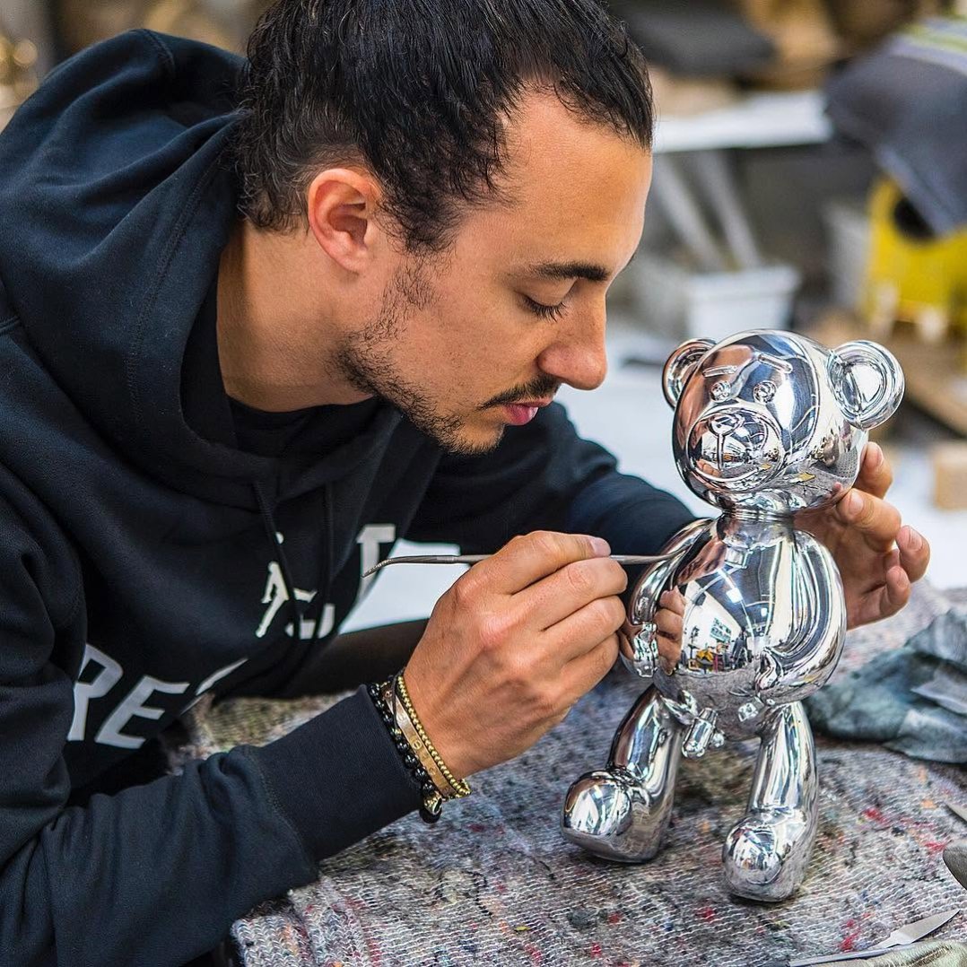 Today we worked on this beautiful small sculpture❤️ if you still want it delivered before years end... please mail: info@josephklibansky.com  Price: €3750  first 100 pieces have a bigger #pipi 😊 Tag someone who would like this for christmas 🎄  #contemporaryart #amsterdam #artcollector #josephklibansky #contemporary