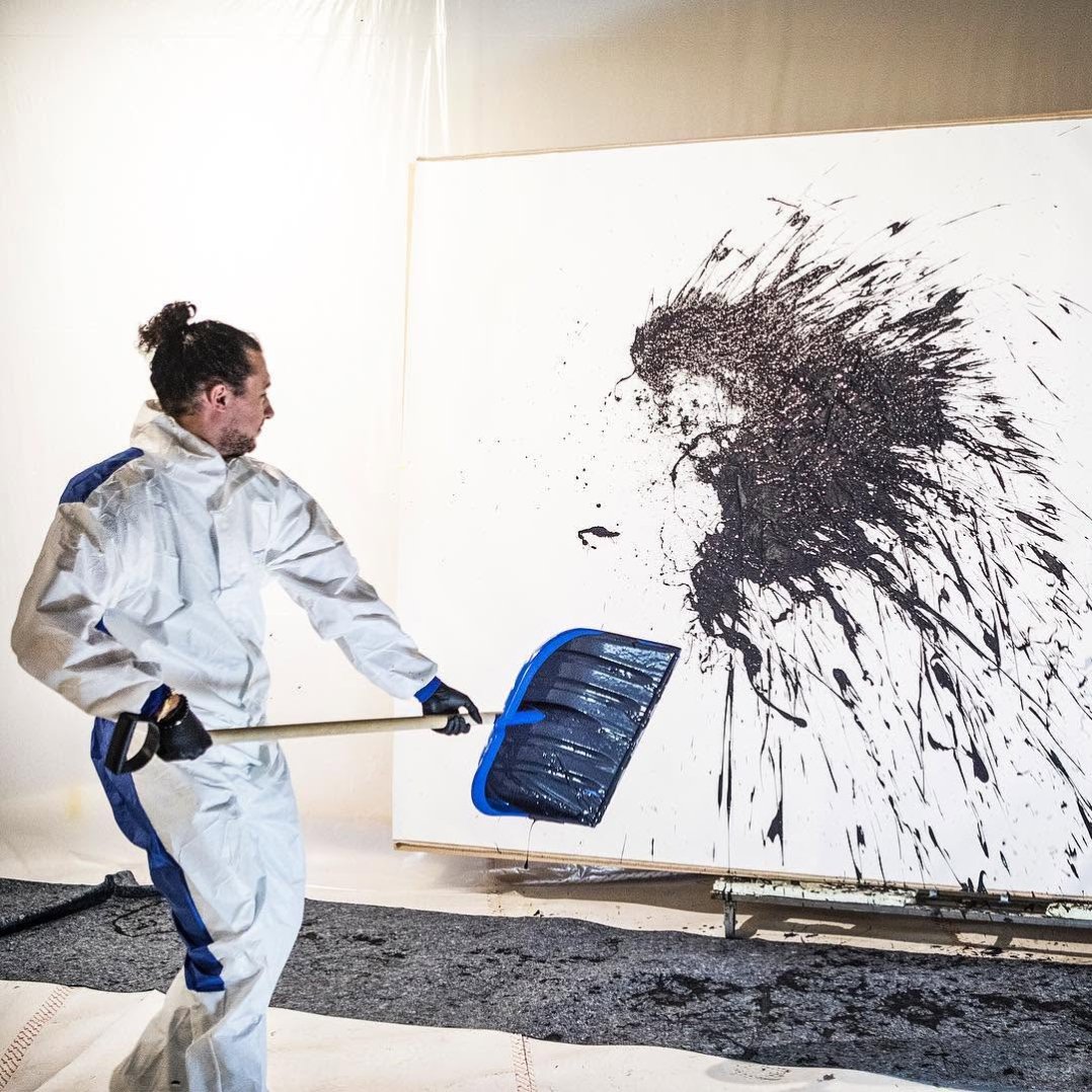 Ever had the feeling you wanted to throw paint? 👻  #painting #art #wild #thoughts