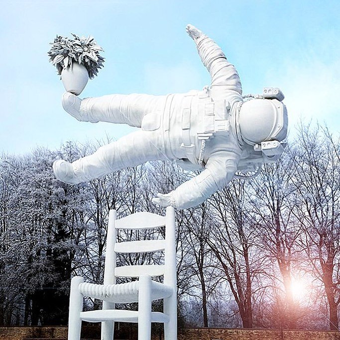 Big News guys! My 9meter / 30ft tall #sculpture “Self portrait of a Dreamer” will be heading to the city of #shanghai this summer for an exhibition! 🌙 👩🏼‍🚀 ⭐️ . . #sculpture #contemporaryart #art #artcollector