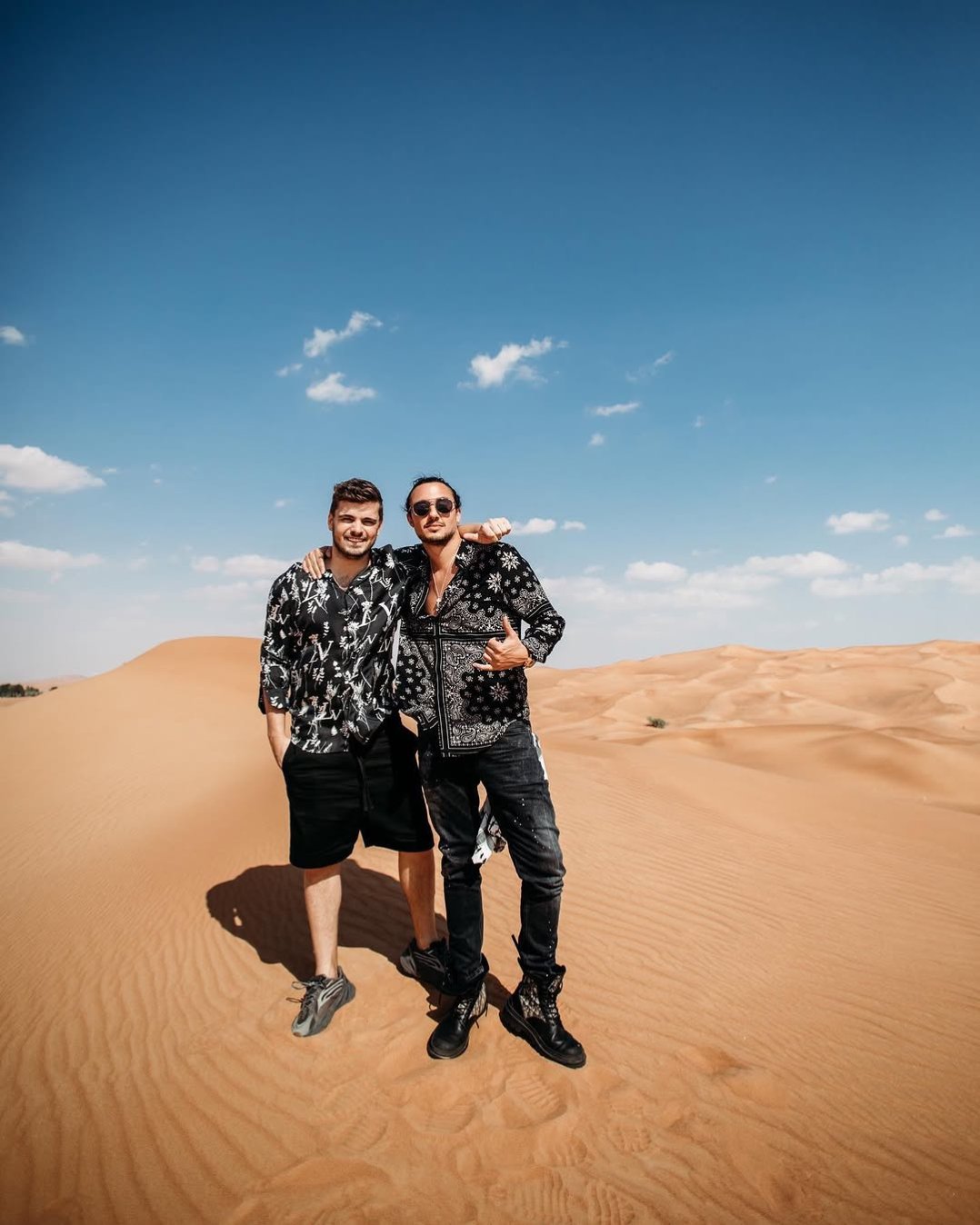 Live from the camping ⛺️🌵 @martingarrix  . . 📸 by @creationsofla