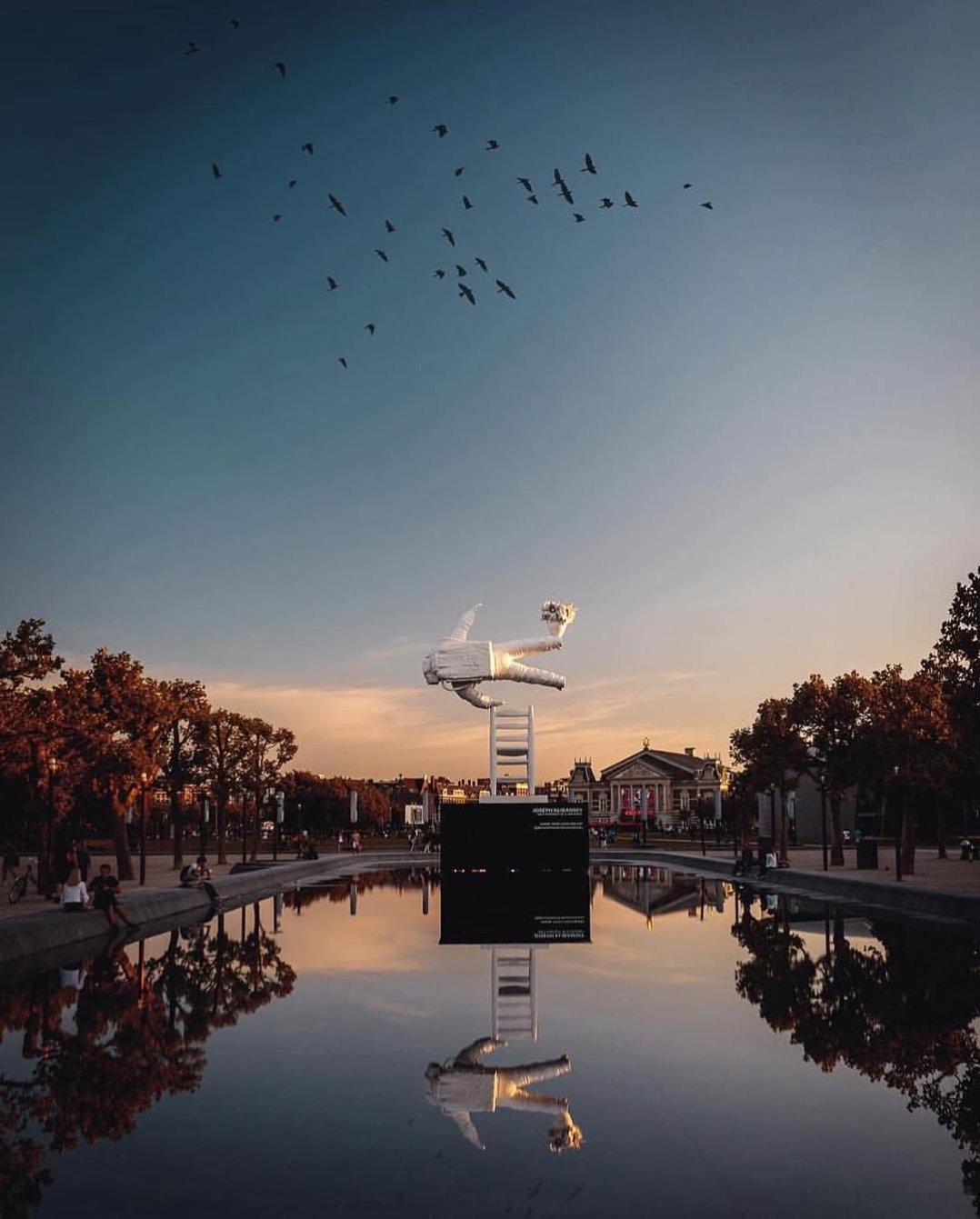 Summer memories of my 13 meter (42 ft) tall sculpture on the museum square in Amsterdam 🙌🏻 ☀️ we are working on the next location now after china.. any ideas 💡? . . #amsterdam #sculpture #publicart #josephklibansky
