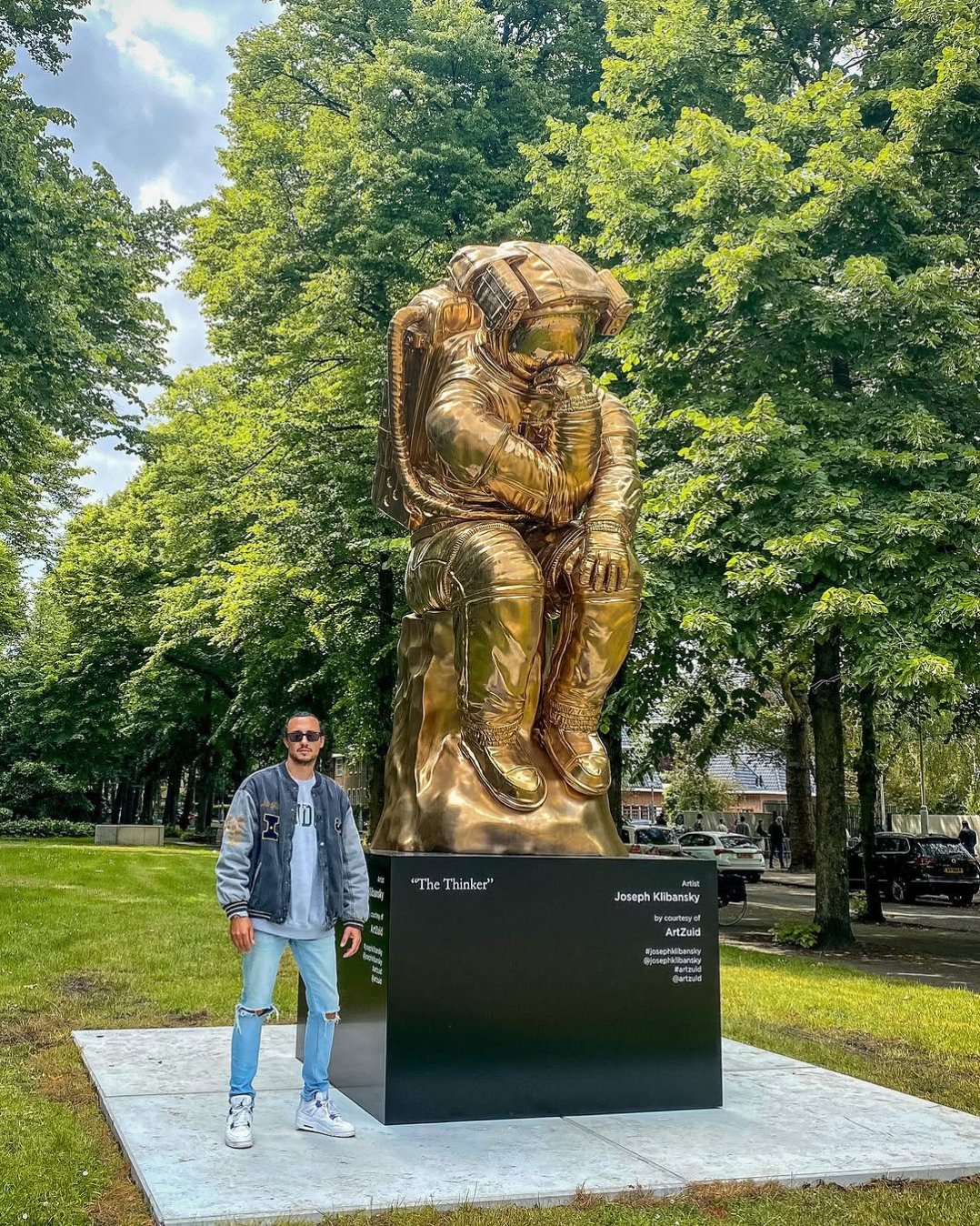 My sculpture “The thinker” is currently placed on the Apollolaan in Amsterdam as part of the #artzuid exhibition.  I would love to know if you have any cool locations or cities in mind where we should place a monumental sculpture? Then we can start working on this 🙏🏼  #sculptureart #artistsoninstagram #josephklibansky