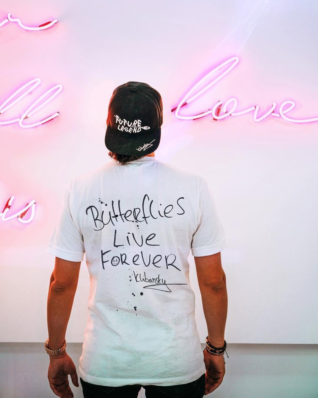 ..time for a giveaway! 🔥 this time it’s going to be 1 of only 300 limited “Future Legend” caps 🧢 that are currently in production!  Every cap will be numbered!🔥🍀 the rules are simple 😊 🔥1. Tag 3 people in the comment section 🔥2. Follow my instagram account... sharing in your stories is always welcome 🙏🏻 Good luck my friends😘  the winner will be announced coming sunday at 8pm gmt+1 (to be announced in my stories) #contest #giveaway #art
