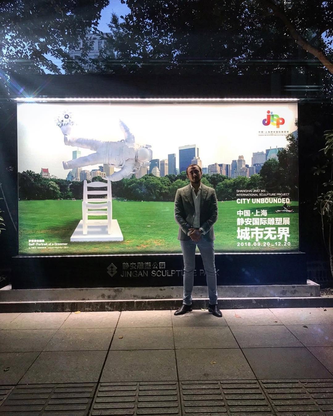 In 3 weeks time my sculpture “self portrait of a dreamer” will be installed in the Jing’ An sculpture park in the amazing city of #shanghai , China 🇨🇳 next to the famous national history museum.. stay tuned ❤️🙏🏻😊✨