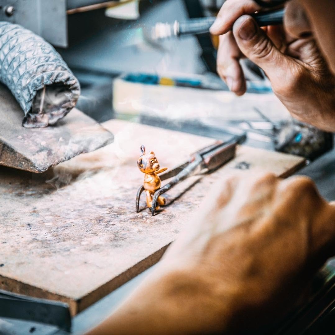Every single “Bear Hug” necklace is made by hand in our Italian atelier 🇮🇹 🐻  We will only make about 20 pieces per month... who wants to be on the list..? #contemporaryart