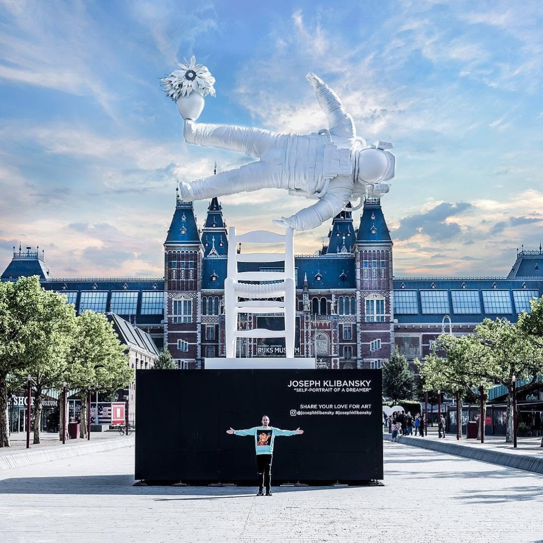 Just a little throwback to one of the coolest projects we did in 2018! a 13meter floating astronaut 👩🏼‍🚀 on a chair in front of the rijksmuseum and next to the van Gogh museum... who took a picture with it? 💜 . #amsterdam #rijksmuseum #vangoghmuseum