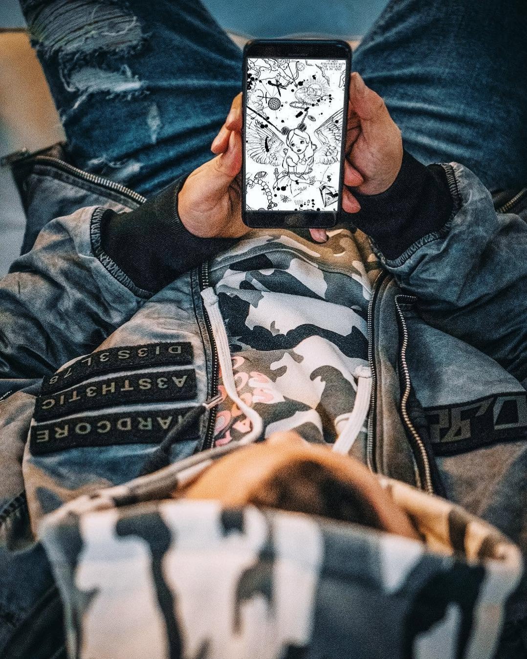 I want to upload a new phone background for you guys.. swipe left and let me know if you want nr1 or nr2 🔥 Then I will upload it in my stories ✨⚡️✨ #art #background