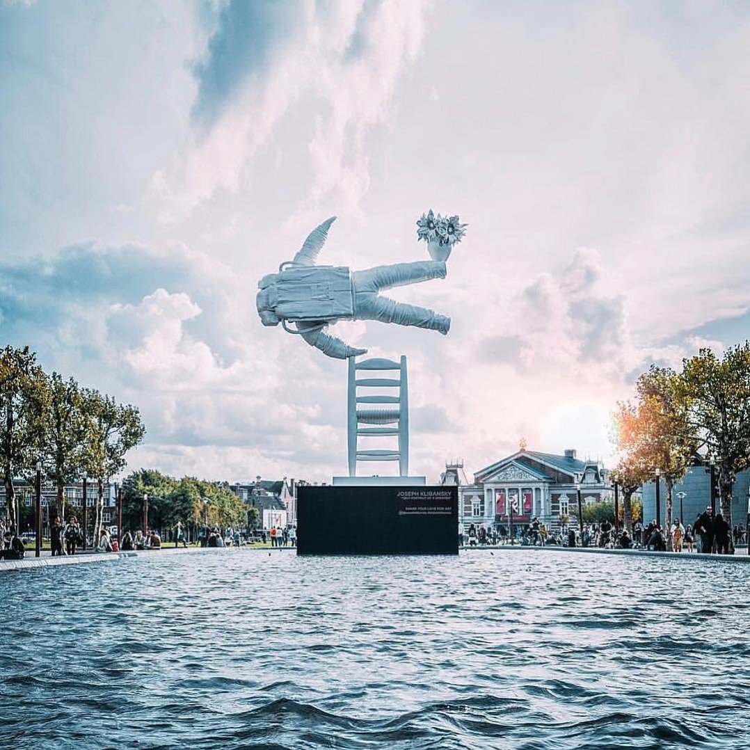 Still one of my favorite pictures of my sculpture in #amsterdam ! But we are starting on a new massive sculpture next month 🔥 any good ideas for a location? . #contemporaryart #sculpture