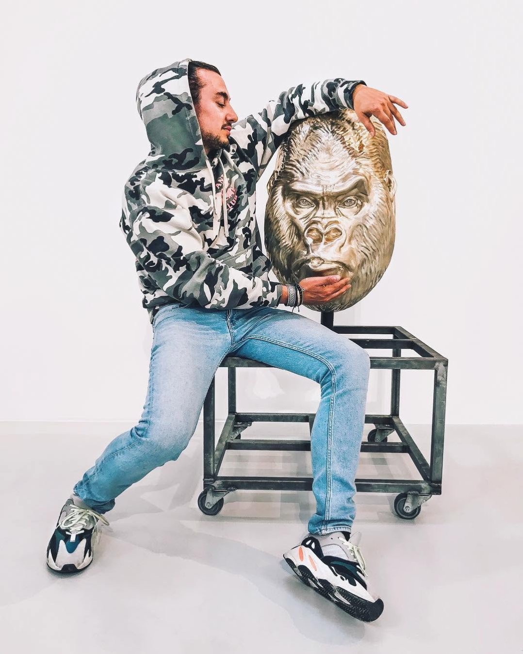 The person that guesses the weight of this bronze gorilla head 🦍 gets a signed art book ! . #contemporaryart #art #sculpture