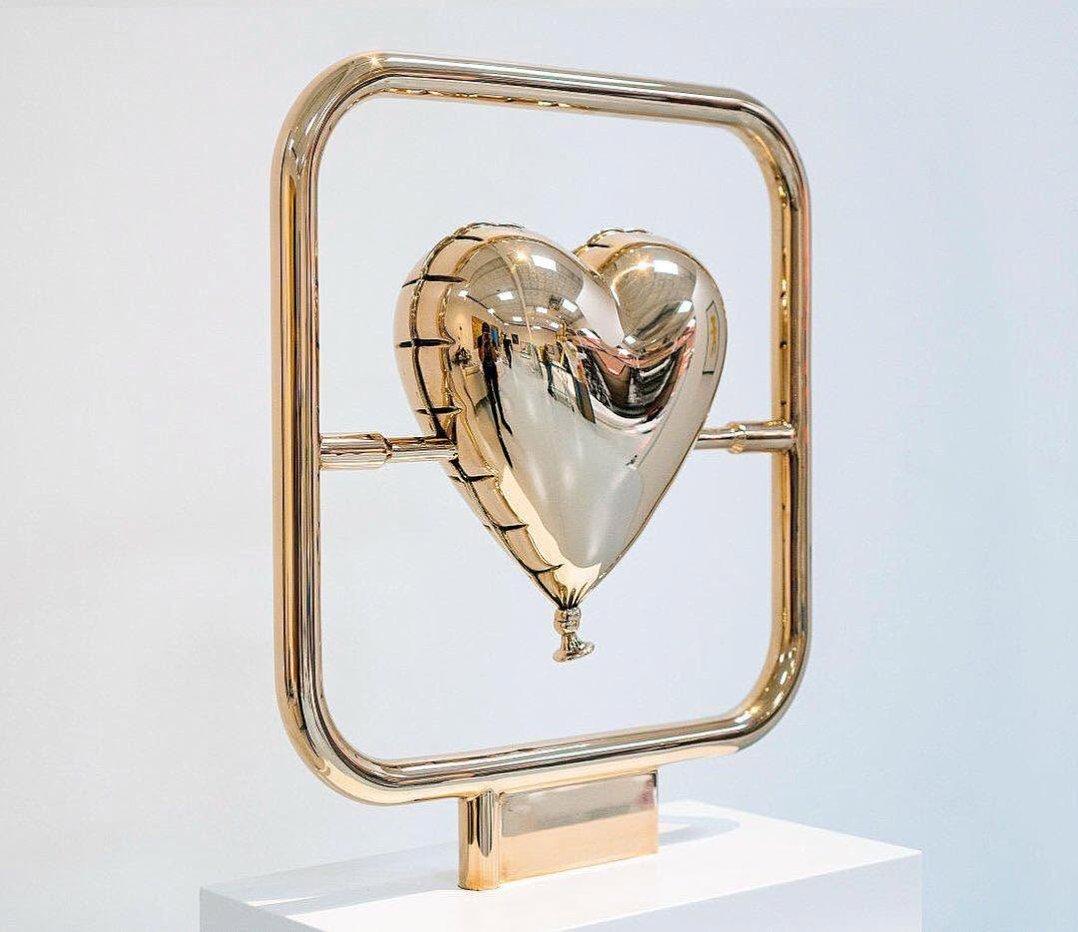 Would you choose the heart?💜 Or the skull 💀 ? . #contemporaryart #sculpture #modernart #josephklibansky