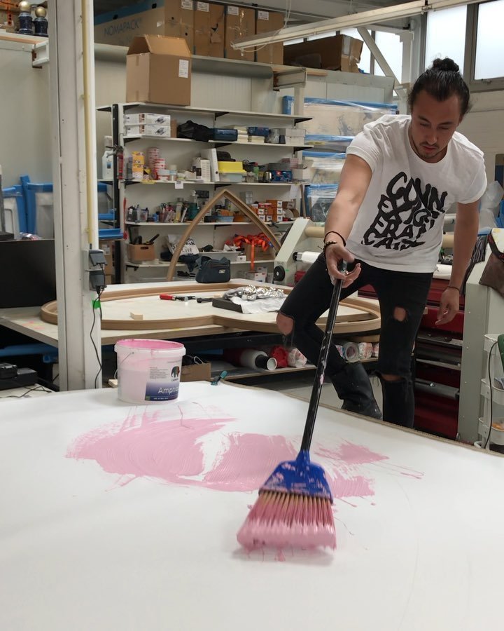I am experimenting with different brushes and brooms to create texture on my paintings. What would be another cool brush option..? An old T-shirt, a fluffy teddy bear 🐻 . #paintingvideo #newpainting #artist #josephklibansky #artcontemporain