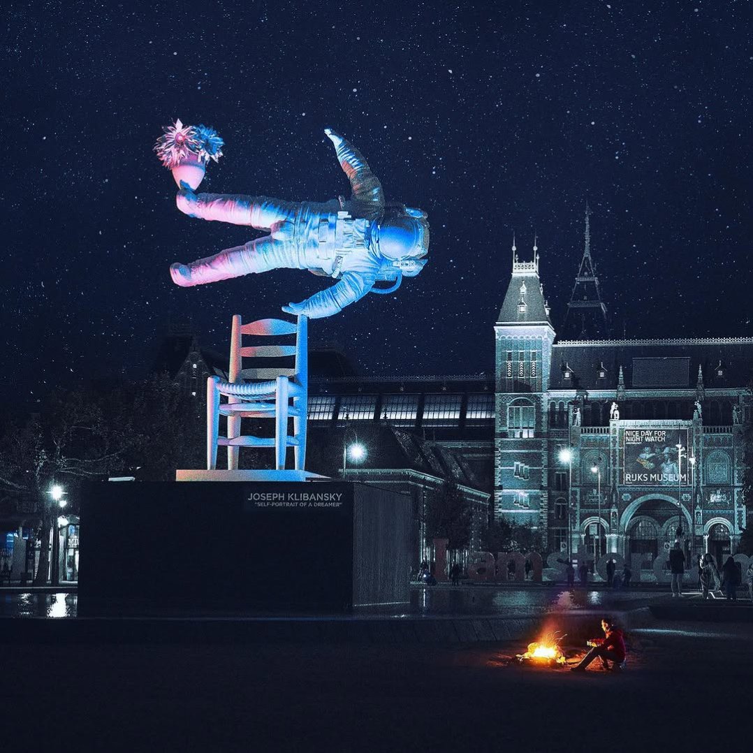 My massive sculpture “self portrait of a dreamer” in the middle of museum square in Amsterdam. It’s hard to find a spot where a sculpture is surrounded by so many different amazing museums 🌌 We are working on some options though ✌🏻 . . . #amsterdam #contemporaryart #kunst #vangoghmuseum #stedelijkmuseum #rijksmuseum #art