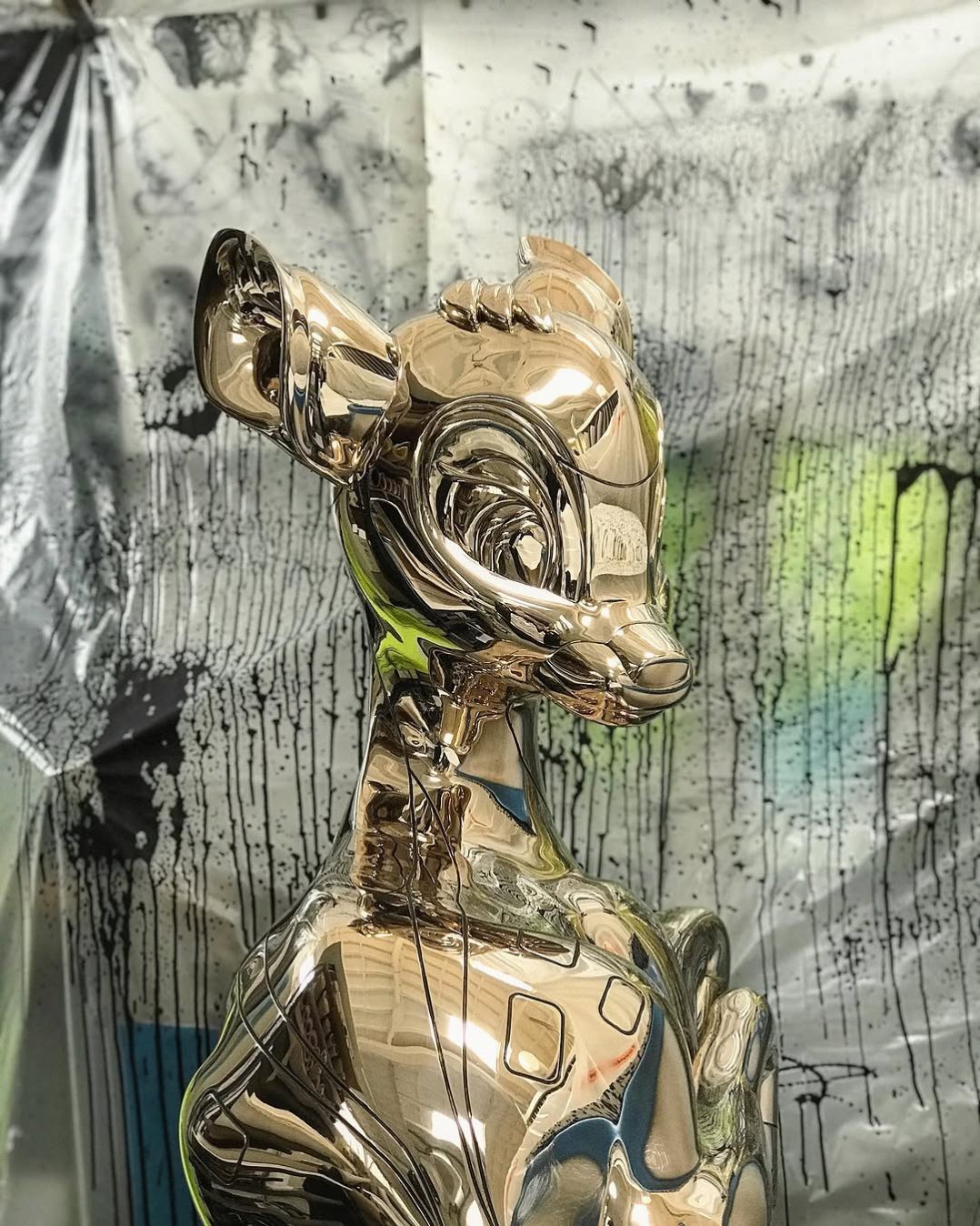 noun /contrast/ 1. the state of being strikingly different from something else in juxtaposition or close association. . . #contrast #contemporaryart #modernart #sculpture #kunst