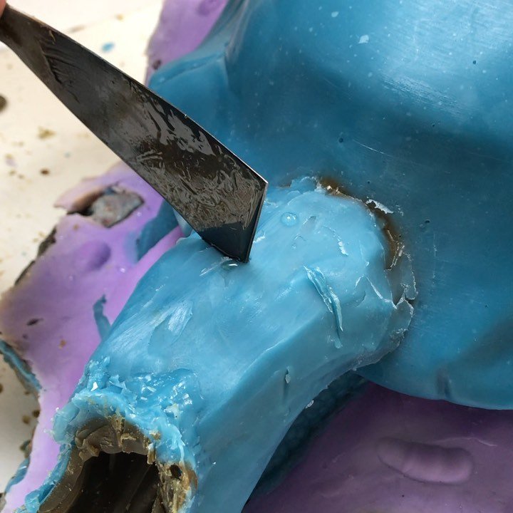 Every single bronze sculpture I make starts it’s life as a wax sculpture. . . . #modelmaking #waxcarving #sculpture #contemporaryart #satisfyingvideos