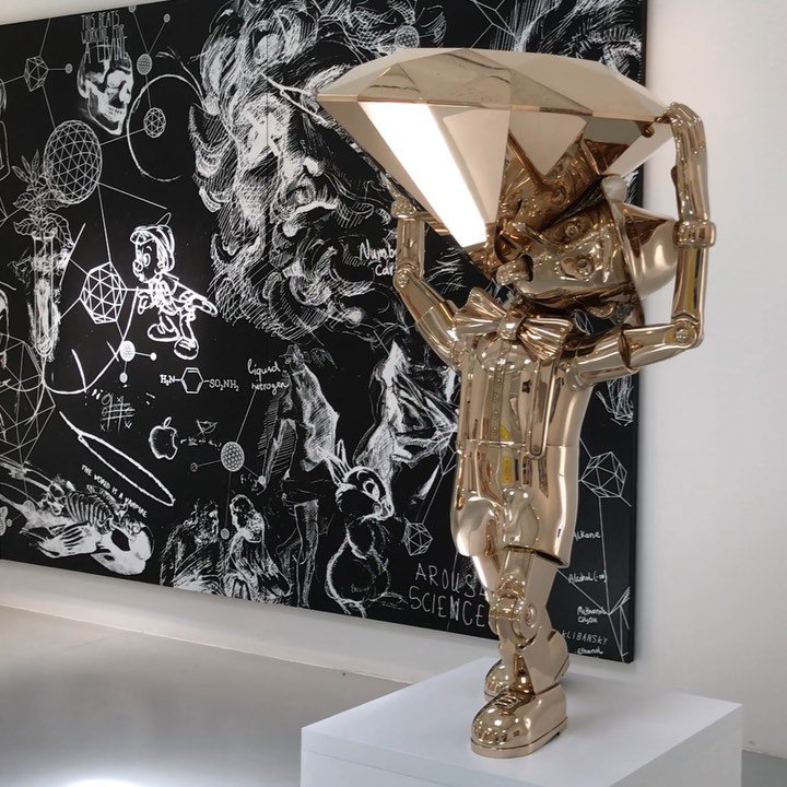 Can you imagine being that one art collector that has all 3 “Reflections of Truth” pieces ? . . . #contemporaryart #sculpture #kunst #artbasel
