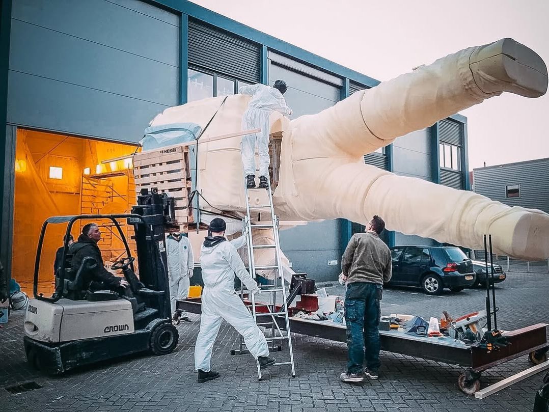 For me making large scale sculptures is the ultimate form of expression. the wow factor of the large scale ads an entire extra dimension to the artwork that you just can’t get with smaller pieces.. people just can’t ignore something that is 10 meters tall . . #art #sculpture #largescale