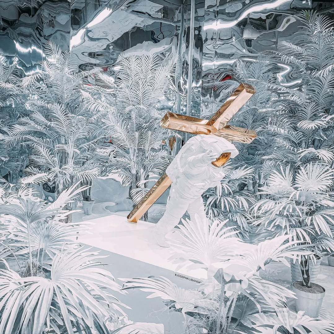 We have created a 200m2 White Jungle for my exhibition “Dreams of Eden” that opens today at @k11artfoundation in Guangzhou 🇨🇳 let me know what city you live in so we can think about creating a space like this near you! . . #art #k11 #artbaselmiami #contemporaryart #josephklibansky