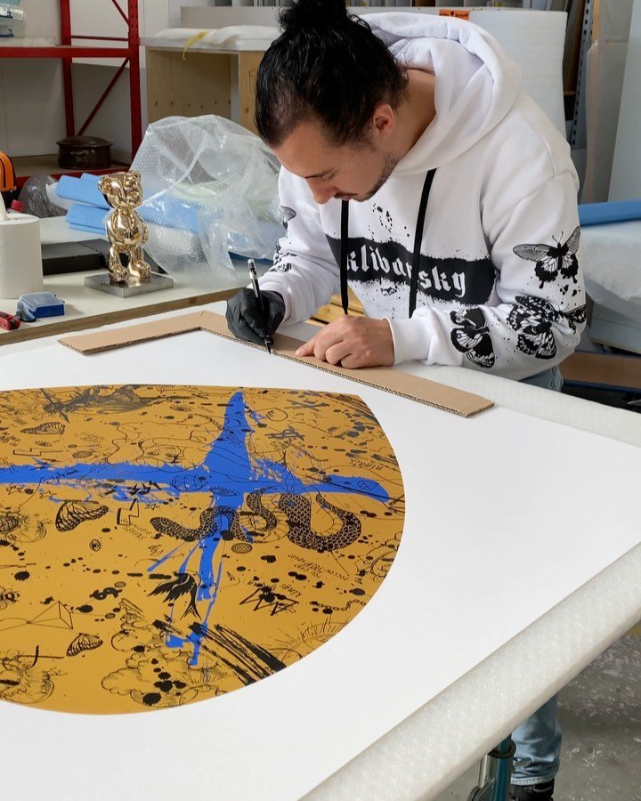 I am donating two of my artworks in support of the #ArtForHeroes charity campaign.  I feel proud to be part of @maddoxgallery latest online art collection featuring works by a selection of emerging and established artists, with 100% of proceeds going directly to HEROES - a charitable organisation founded by NHS doctors and nurses. HEROES is already directly helping and supporting our incredible NHS workers on the front-line who are risking their lives everyday just by going to work! Collectively we have already raised over &pound;500.000 and heading towards the &pound;1.000.000 mark 🙏🏻 check the link in bio of @maddoxgallery to buy or donate