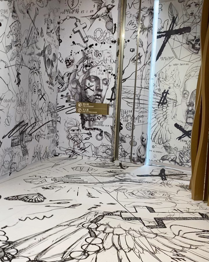 There is so much video footage of my exhibition in China I haven’t shown you yet.. I keep finding cool shots I took with my phone 📱 here you can see a space we covered with 400m2 of my art wallpaper and flooring to create the feeling of walking inside one of my thought paintings! . . #art #contemporaryart #artcontemporain #josephklibansky