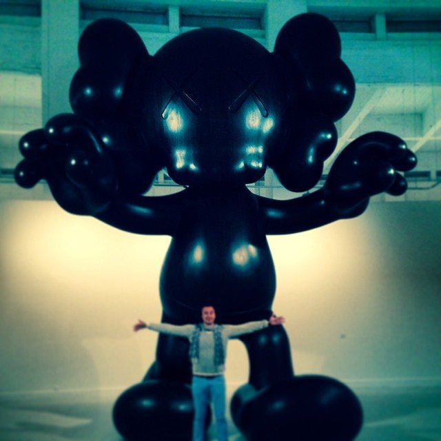 #Malaga #KAWS #exhibition now thats a nice sculpture for my garden!