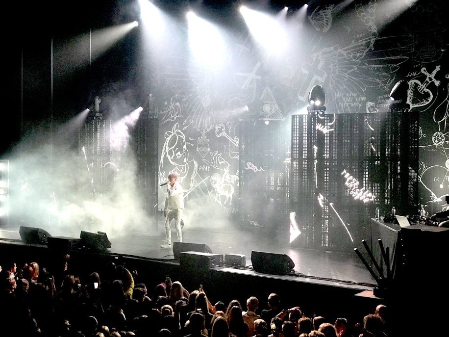 Lil’ Kleine’s “Alleen” tour Stage Artwork by Klibansky